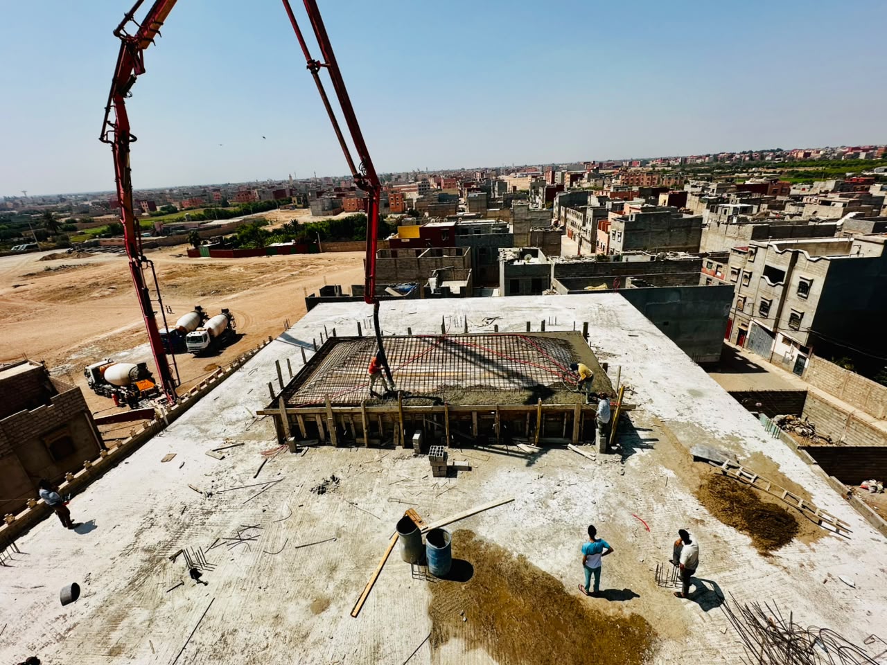 Vue aérienne des travaux de la mosquée de Douar Chmis