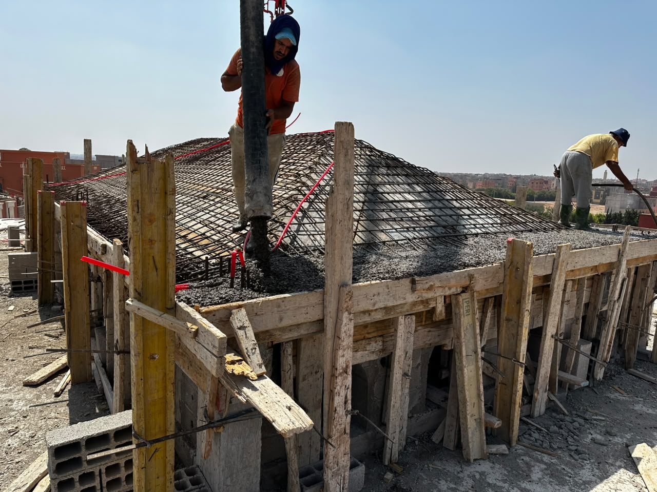 Travaux de bétonnage de la mosquée de Douar Chmis
