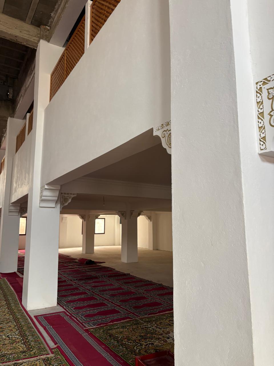Salle de prière rénovée de la mosquée de Douar Chmis